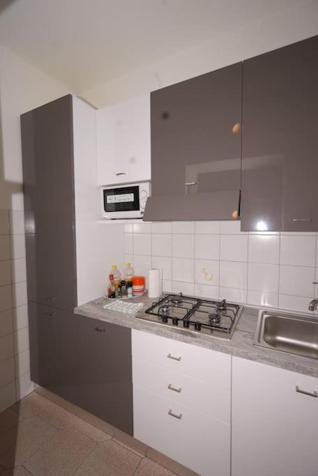 Central Guesthouse Cir 015146-Cni-01484 ミラノ エクステリア 写真