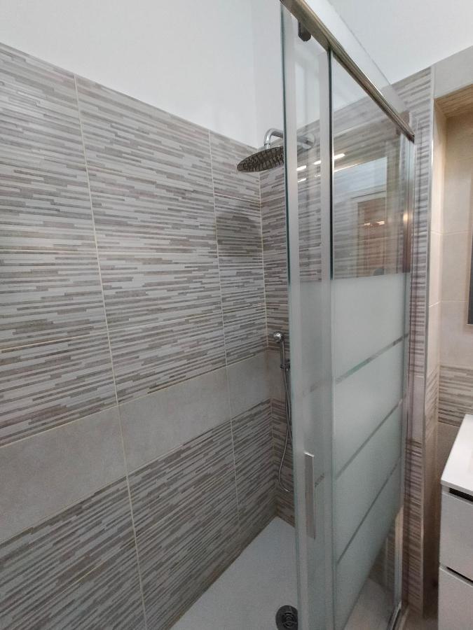 Central Guesthouse Cir 015146-Cni-01484 ミラノ エクステリア 写真